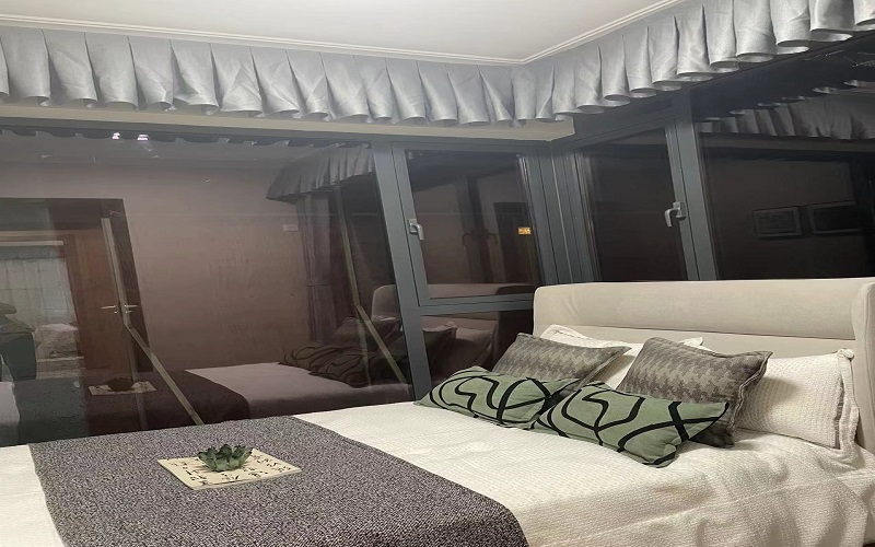 楚天都(dōu)市(shì)·半城(chéng)伴山(shān)